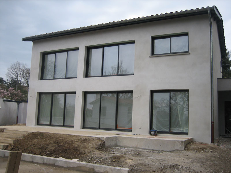 Fourniture et pose de fenêtres et baies coulissantes aluminium dans une villa neuve - 69 St Cyr au Mont d'Or
