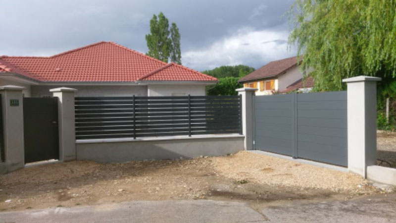 Pose d'une clôture, portail et portillon aluminium gris anthracite - 38 Crémieu