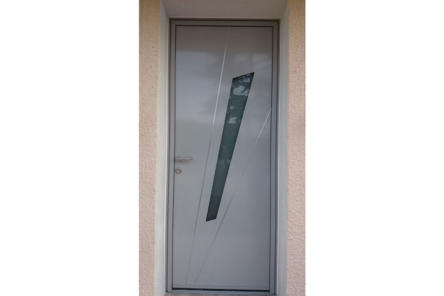 Pose d'une porte d'entrée aluminium - 69 Manissieux
