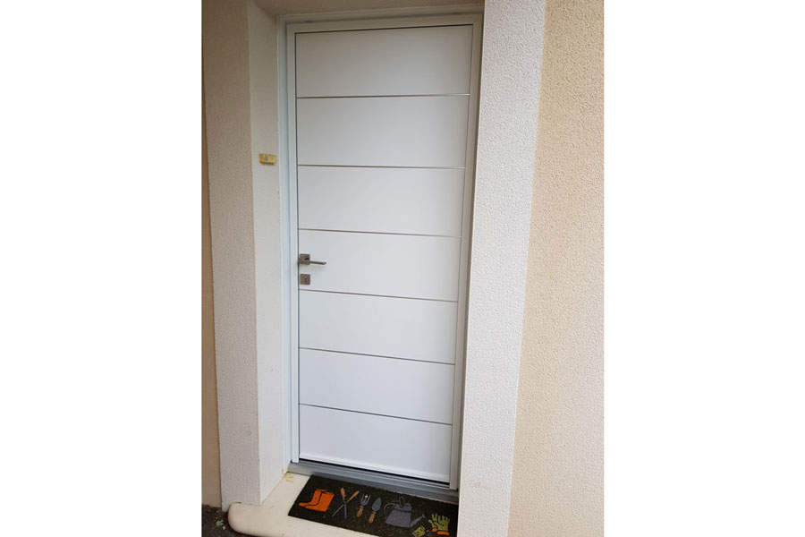 Pose d'une Porte d'entrée aluminium avec inserts inox - 69 Lyon
