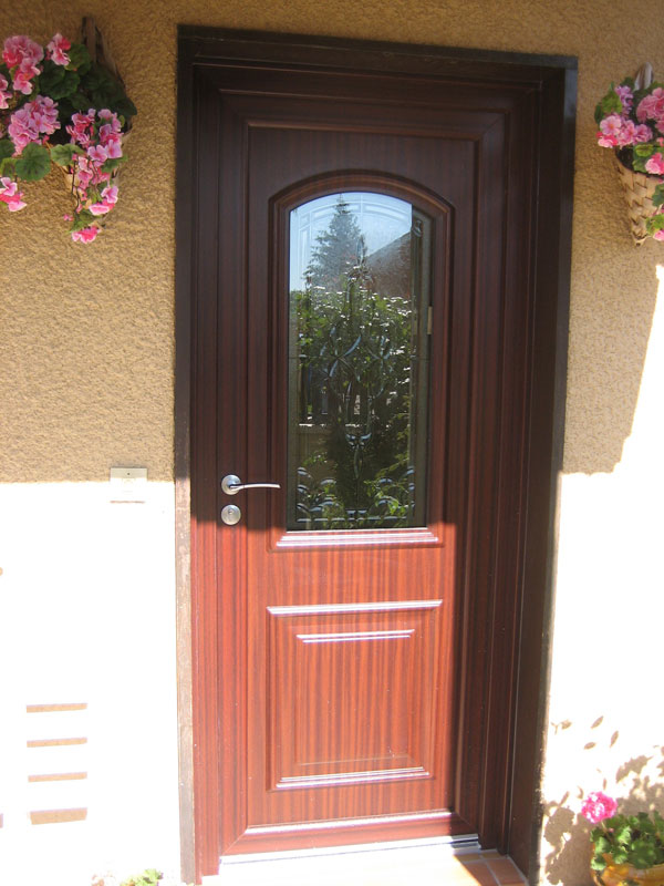Pose d'une porte PVC imitation bois avec vitrage décoratif - 38 Heyrieux